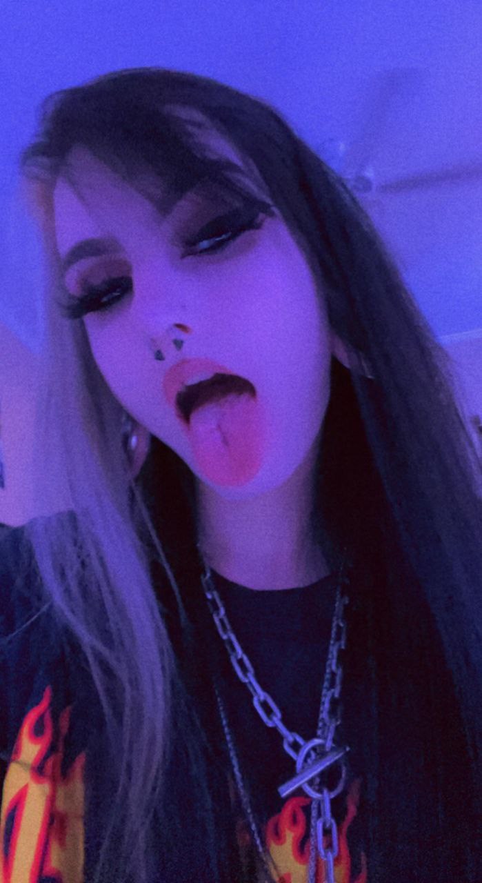 Amateur Erotic Photo: Nude Chick Free - XXX Explicit Content