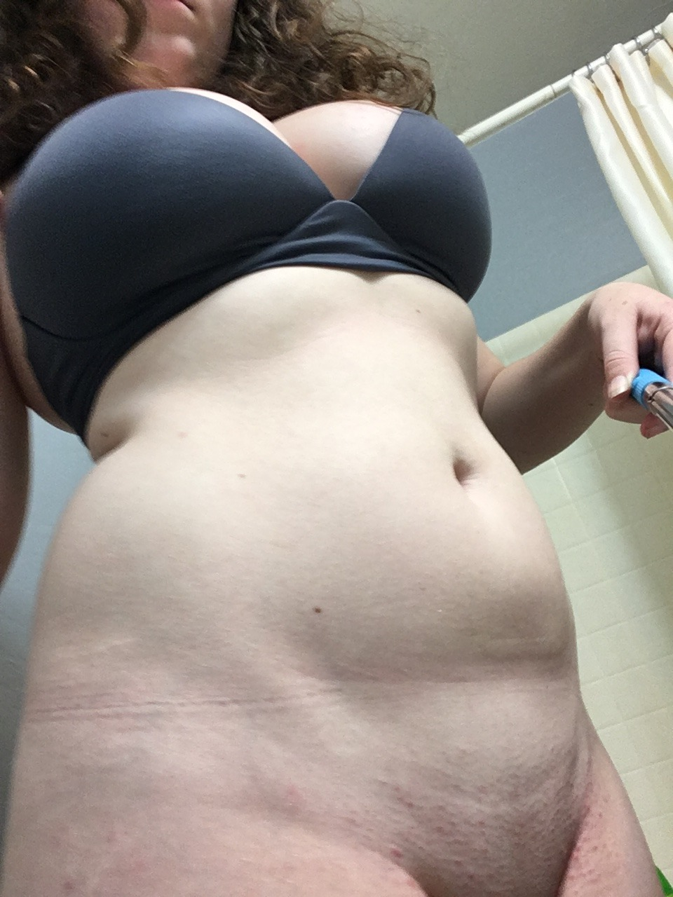 Free Amateur Erotica with Naked Woman: Juicy Curves and Big Tits