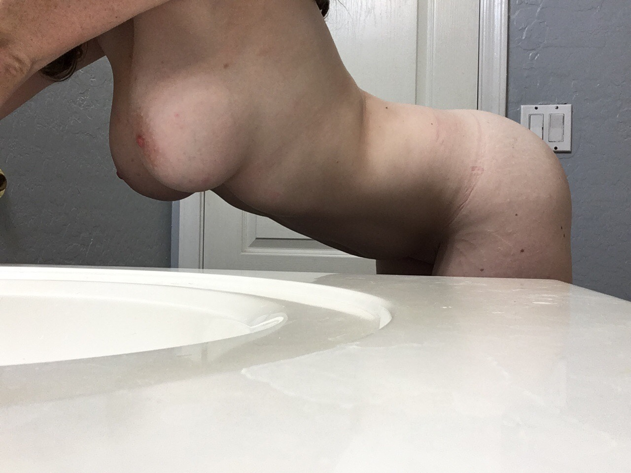 Free Amateur Erotica with Naked Woman: Juicy Curves and Big Tits