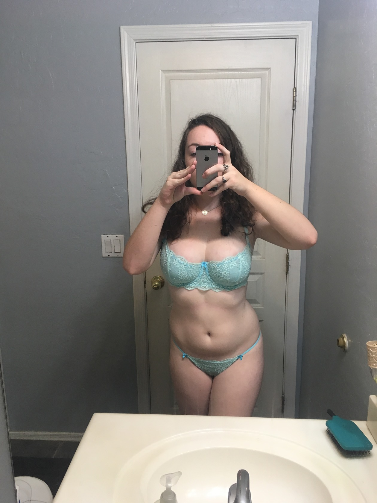 Free Amateur Erotica with Naked Woman: Juicy Curves and Big Tits