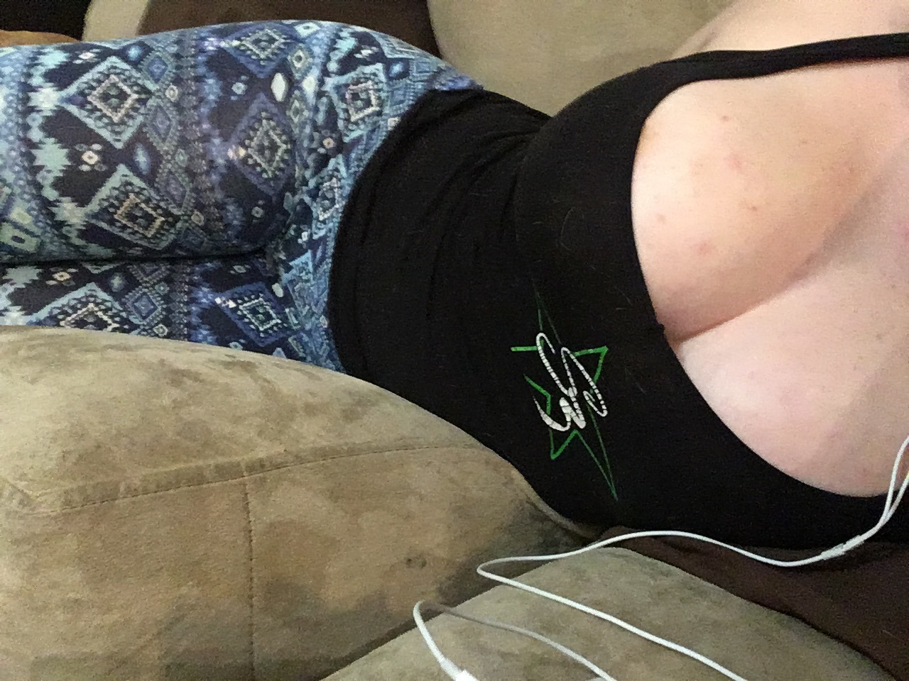 Free Amateur Erotica with Naked Woman: Juicy Curves and Big Tits