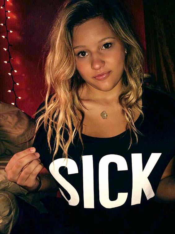 Naked Beauty in Home Selfie: Free Online Erotic Sensation – photo 1