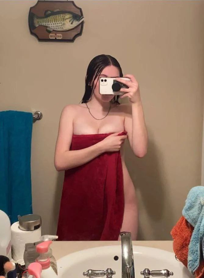 Explicit Selfies of Naughty Girl: Sharing Nude Pics Boldly – photo 1