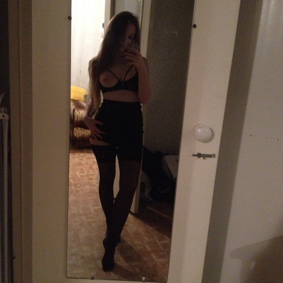 Naked Beauty Awakens Passion: Free Online Erotic Photos with Alluring Ass and Tits