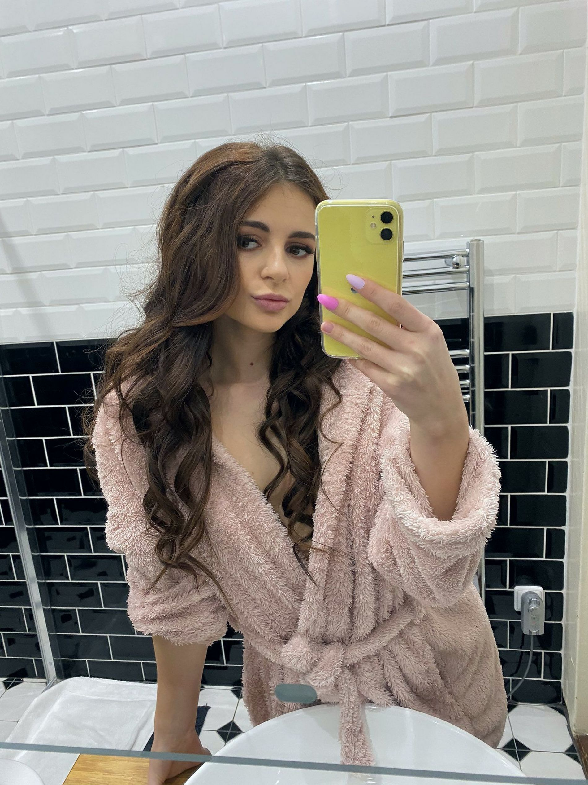 Sexy Beauty Without Lingerie: Free Erotic Photos with Alluring Tits – photo 12