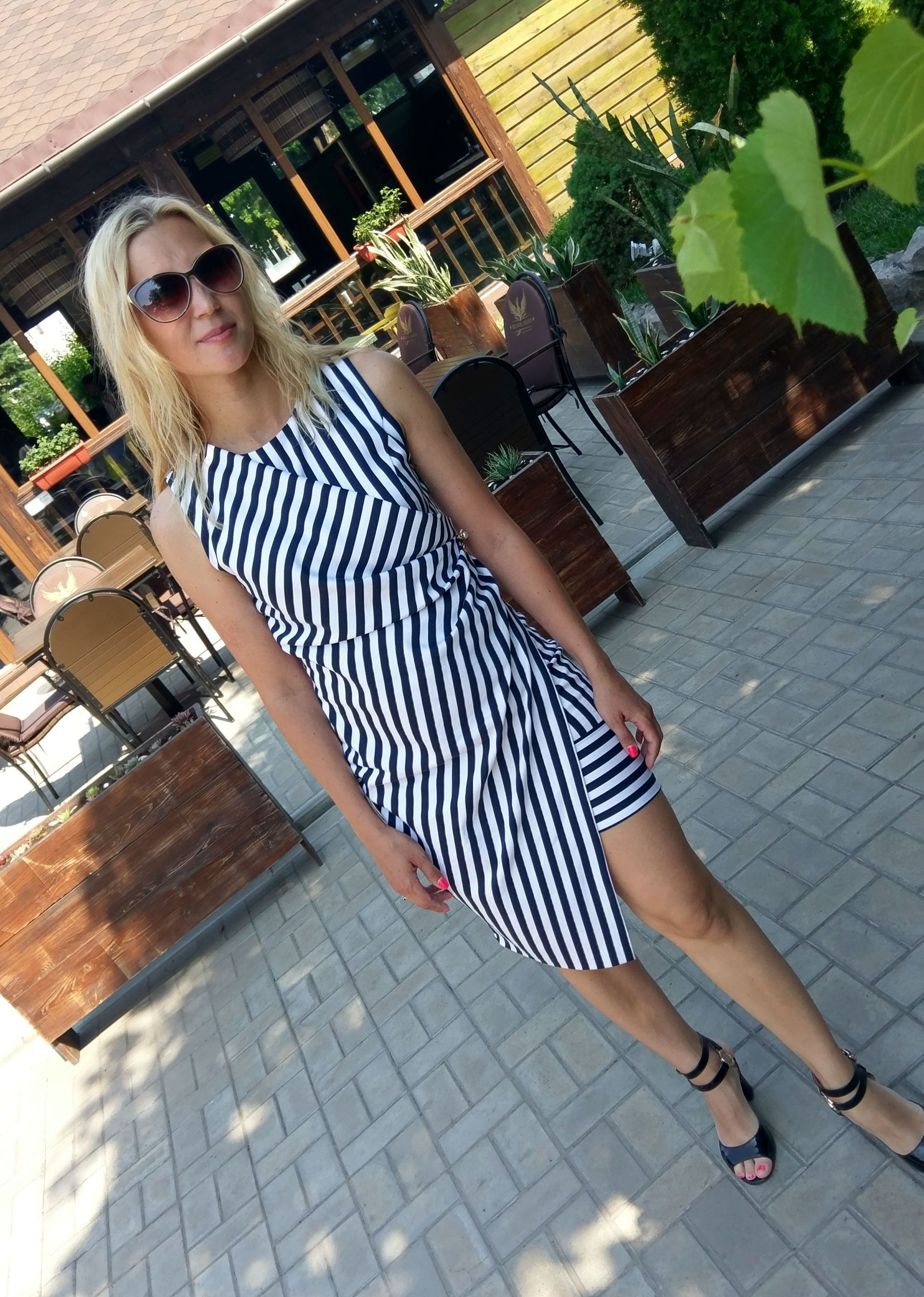 Naked MILF in Intimate Selfies: Free Amateur Erotica with Sensual Curves – photo 1