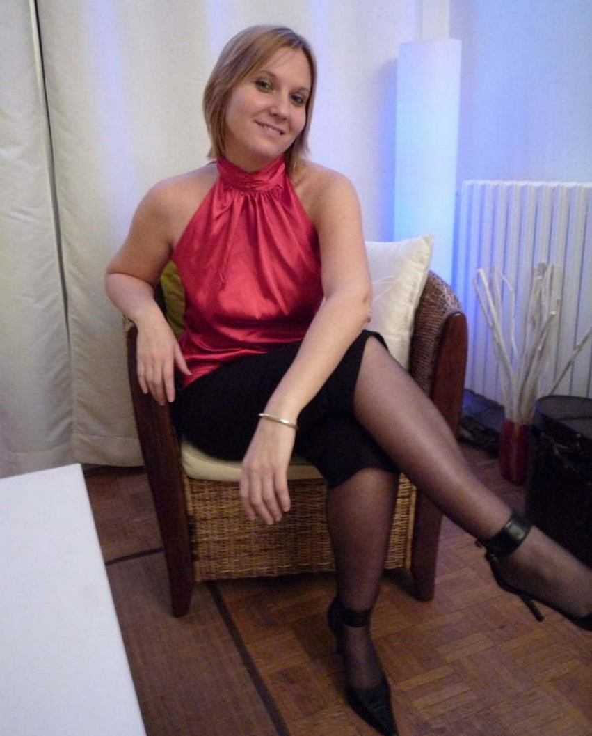 Seductive Woman in Erotic Photos: Nude Body Shots with Bold Legs – photo 2