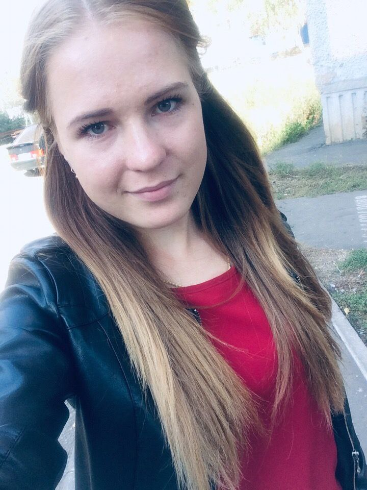 Hot Young Teacher's Explicit Sex Photos