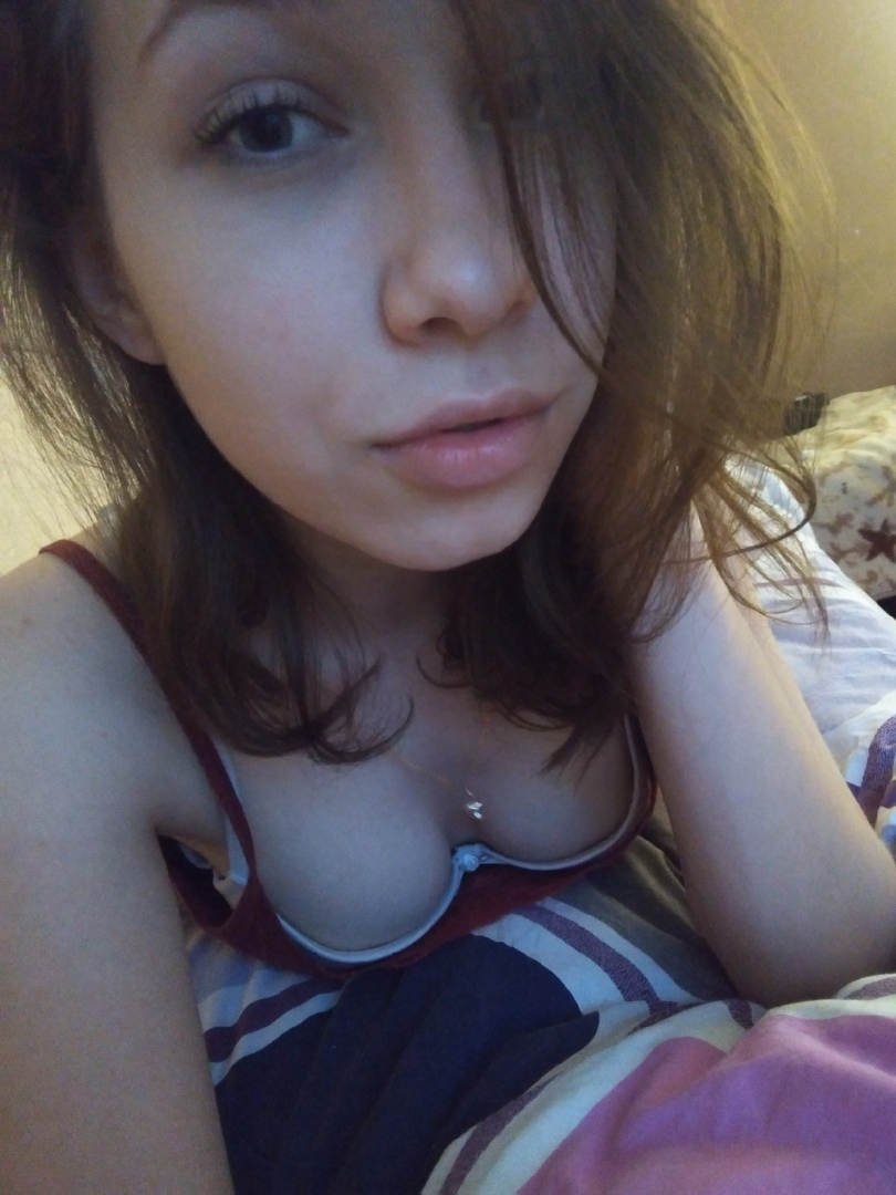 Free Explicit Photo of Naughty Beauty with Wet Pussy – photo 1