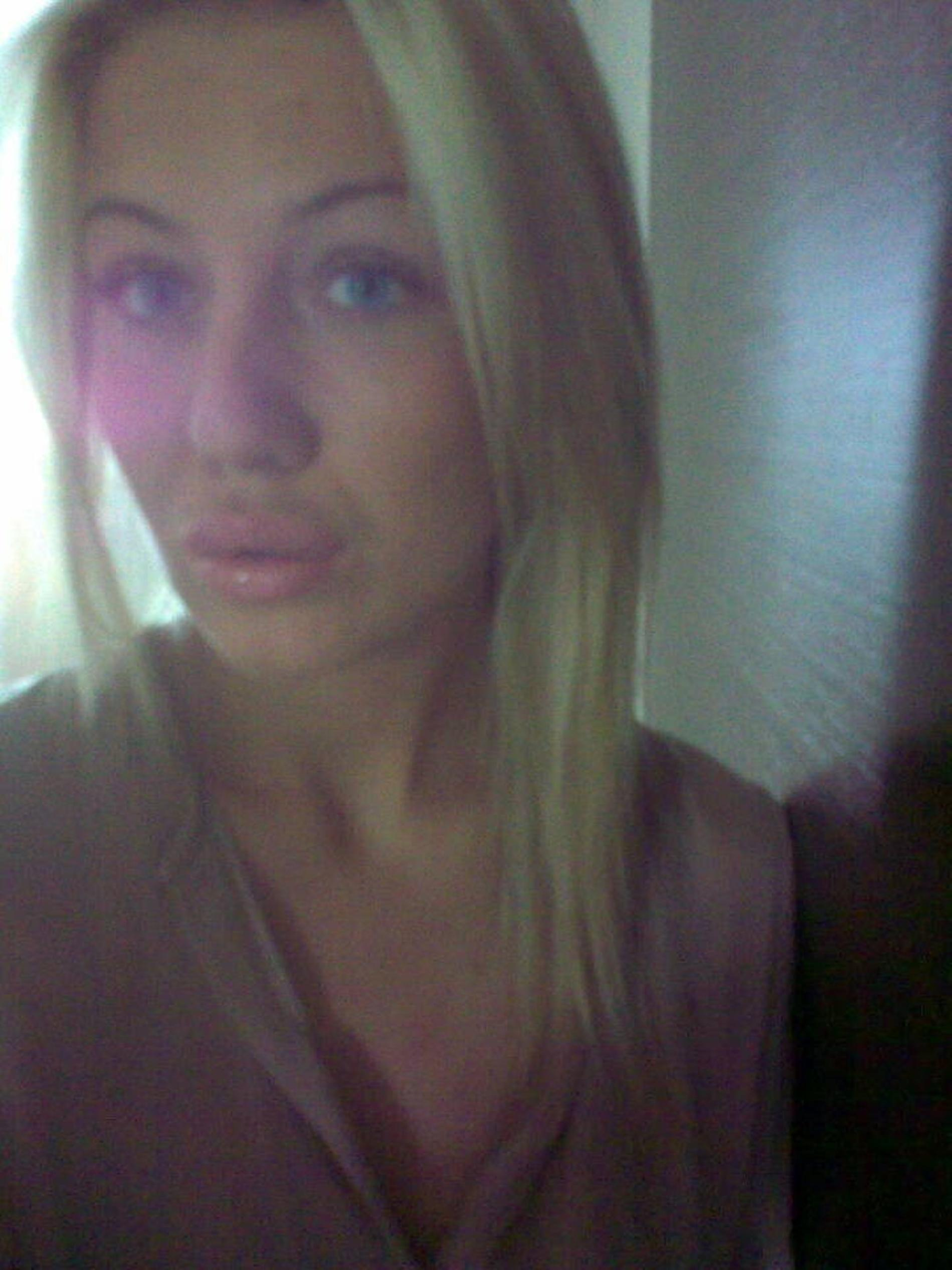 Amateur Woman with Stunning Tits in Erotic Photoshoot