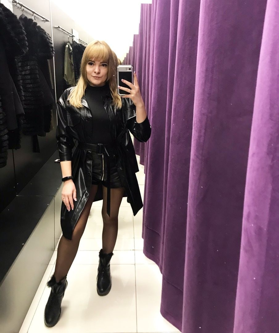 Intimate Nude Selfies of Wet Booty Babe – photo 1