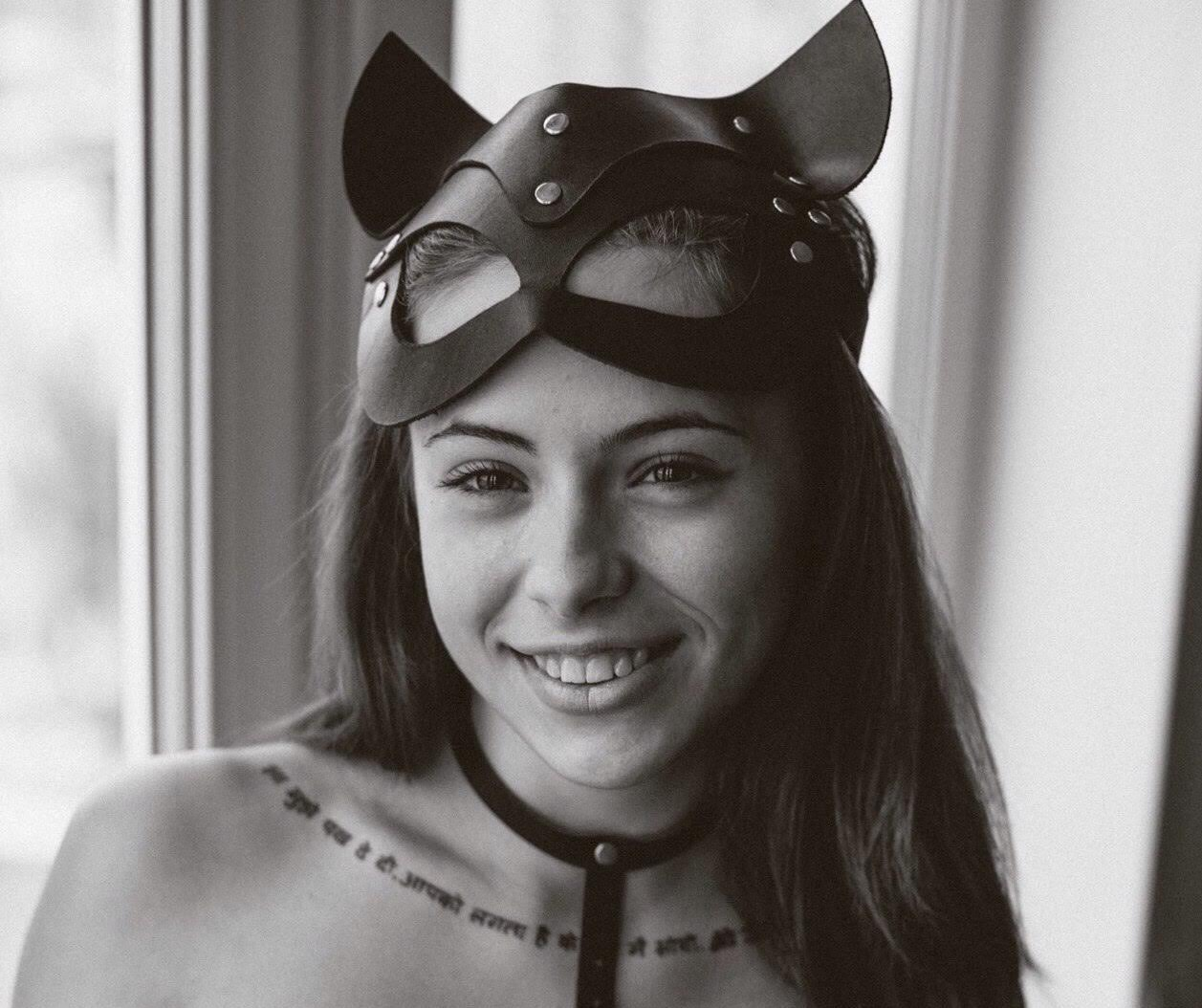 Naked Beauty with Firm Boobs in Erotic Photo