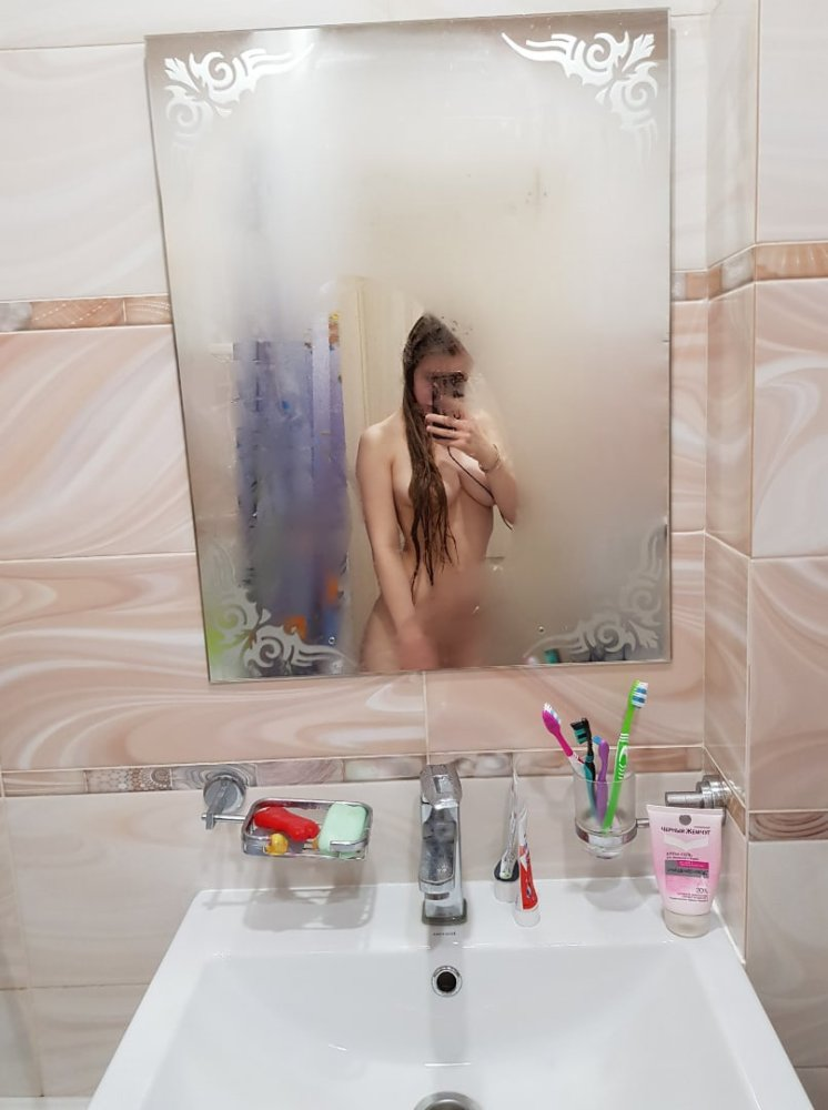 Naked girl in erotic photo with juicy butt