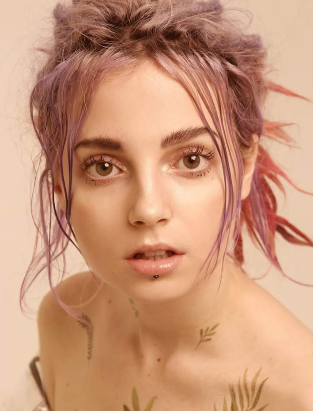 Seductive Selfies of Playful Girl with Wet Pussy