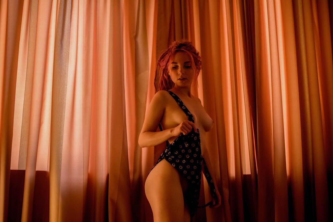 Seductive Selfies of Playful Girl with Wet Pussy