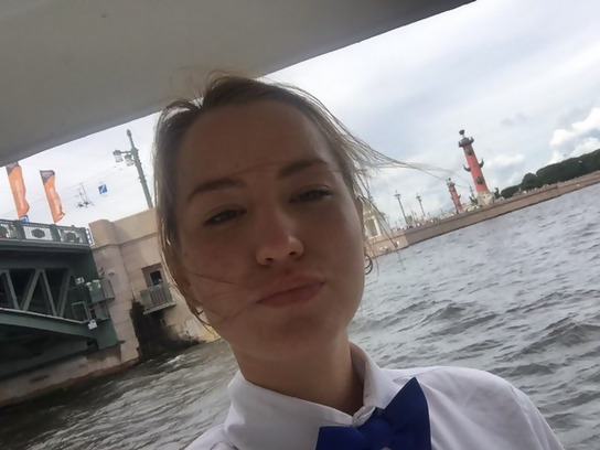 Seductive bitch flaunting nude booty in sexy photos