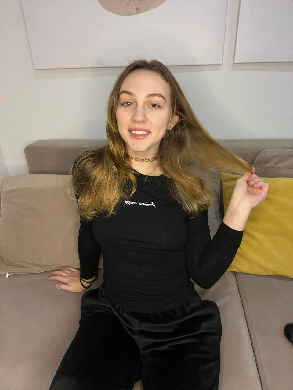 Naked babe in home selfies with seductive pussy – photo 1