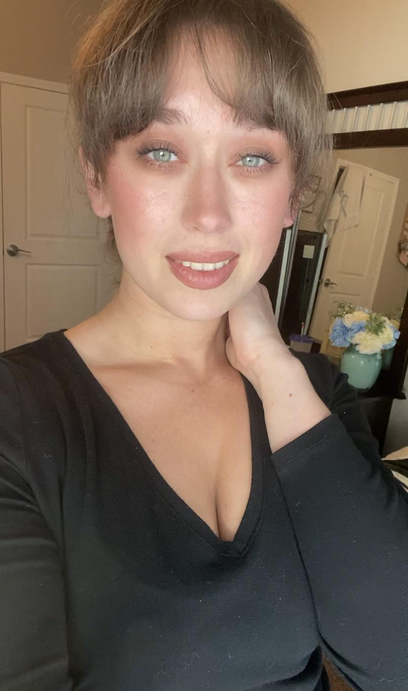 Amateur Erotic Nude Girl with Juicy Curves and Forms – photo 1