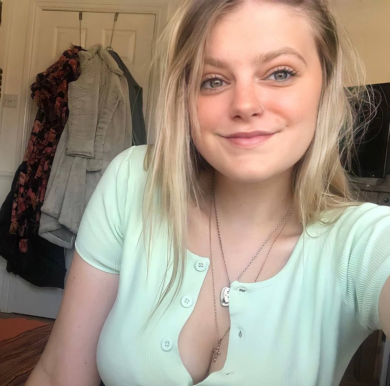 Cute Blonde Loves Blowjob and Deepthroats Thick Cock – photo 1