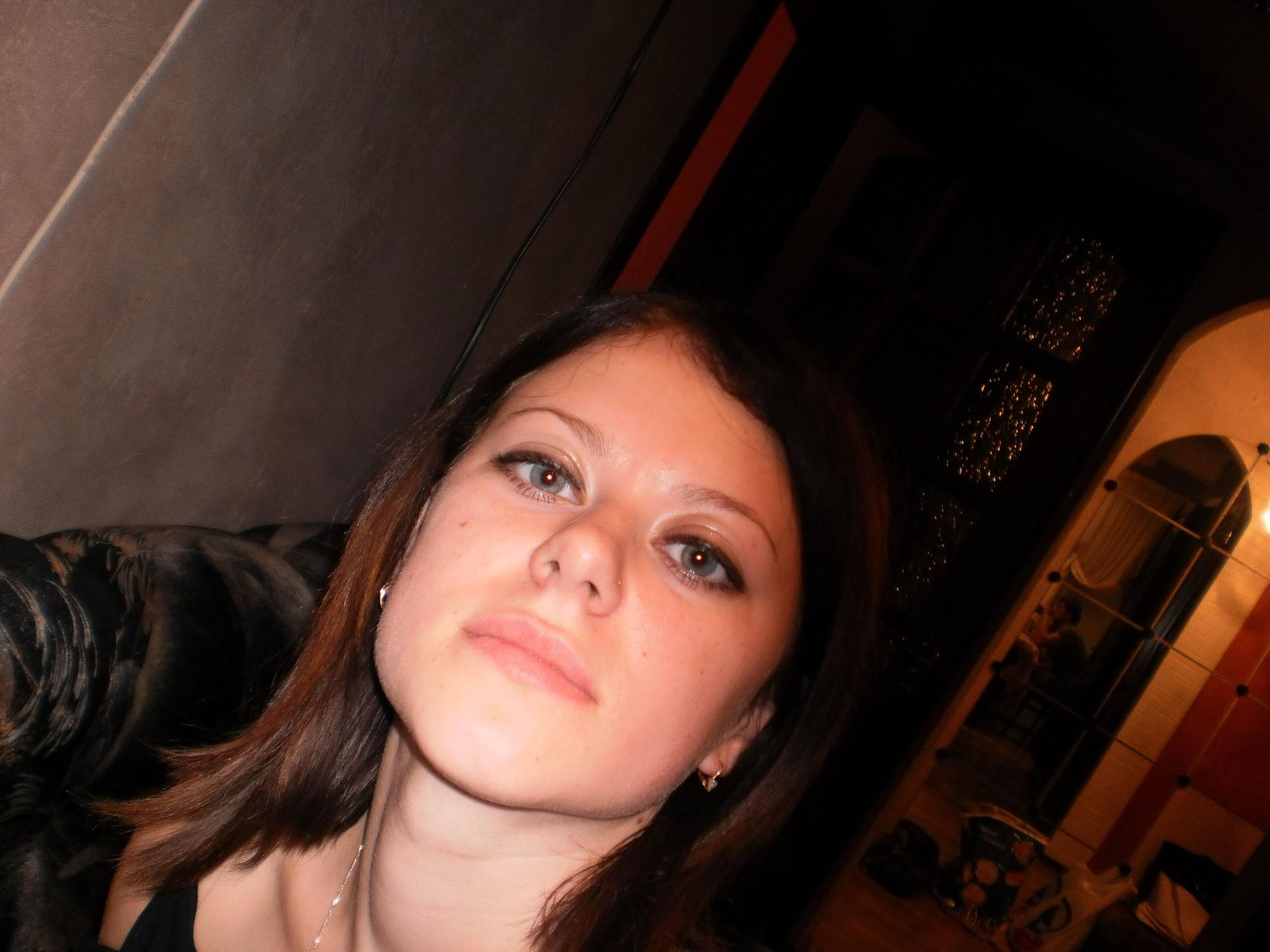 Beautiful girl loves giving blowjob to her boyfriend – photo 1