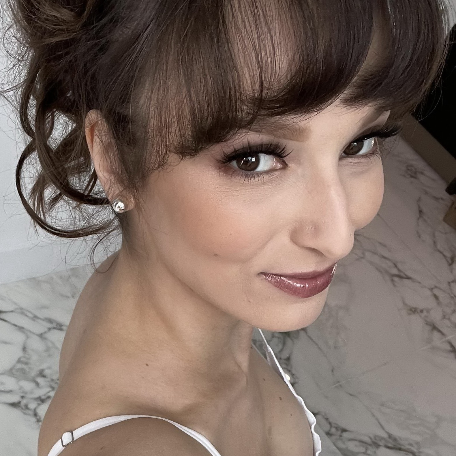 Woman with Big Beautiful Boobs Shows Herself – photo 1