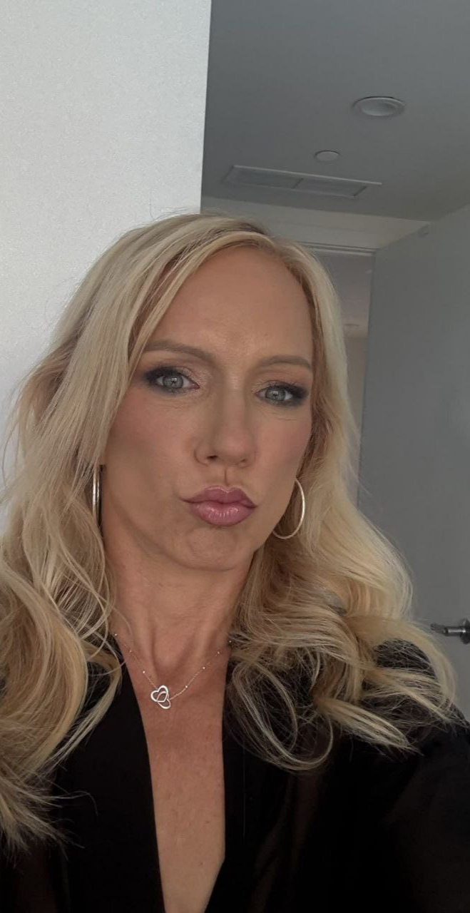 Private Porn Photo of Sexy MILF with Fiery Pussy – photo 1