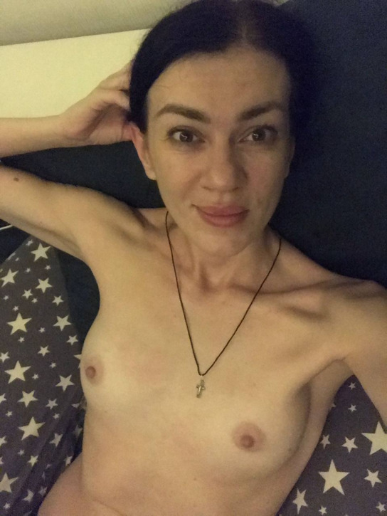 Online Nude Selfies of Shameless Woman - Explicit Erotic Photos