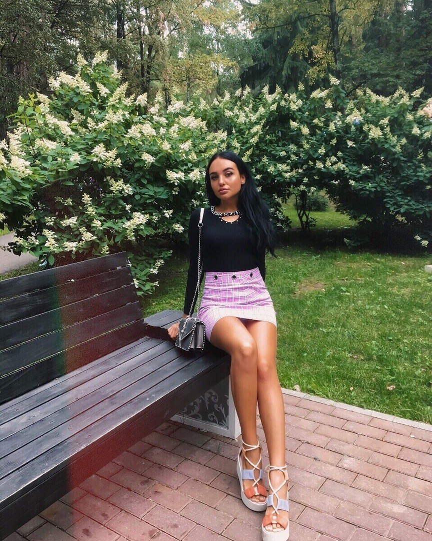 Footjob Slut Loves Sucking Cock - Explicit Porn Photo