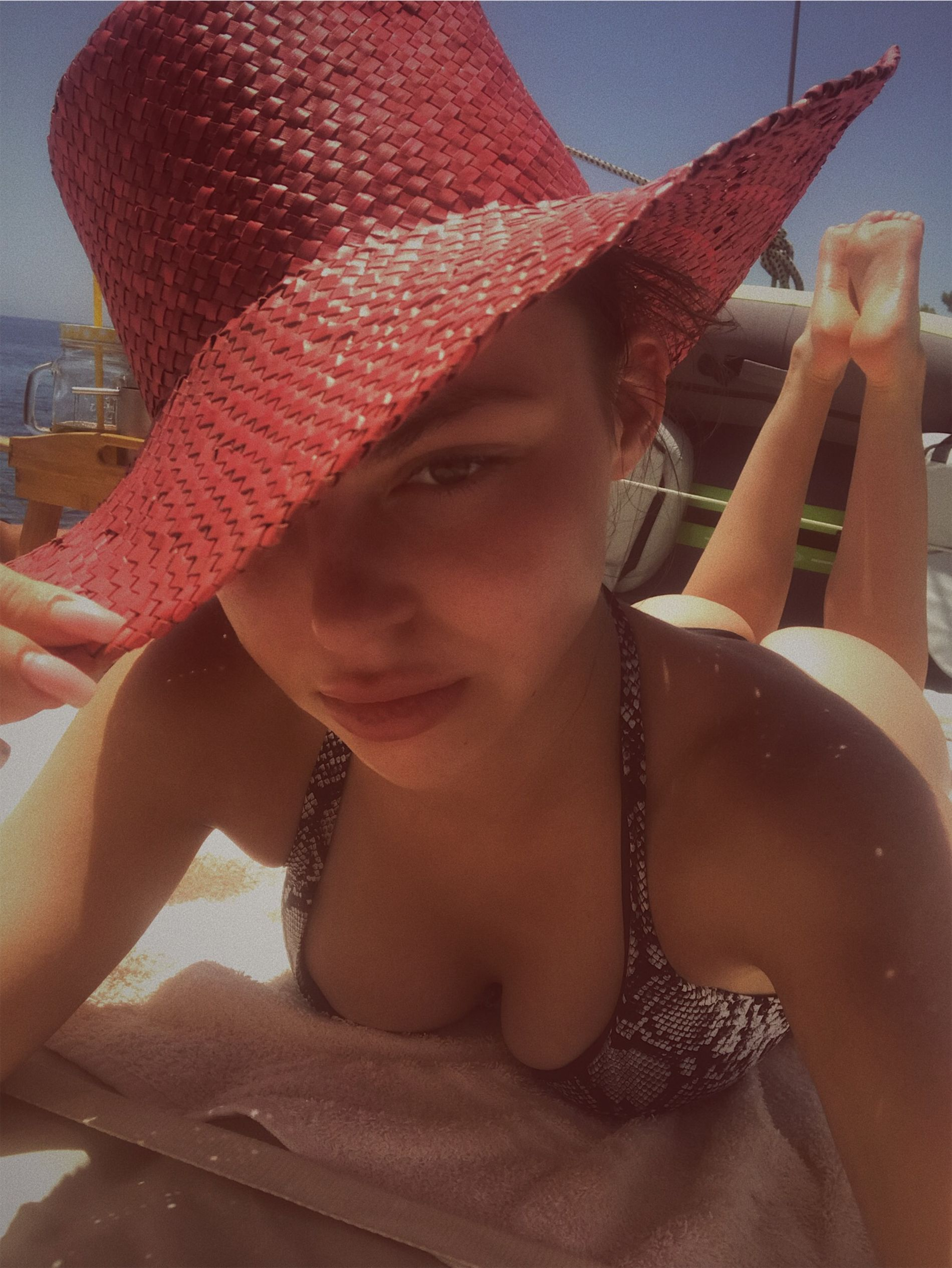 Seductive Erotica from Cute Girl