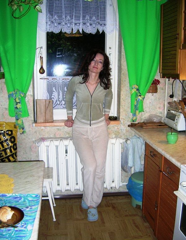 Seductive MILF Selfies with Firm Breasts