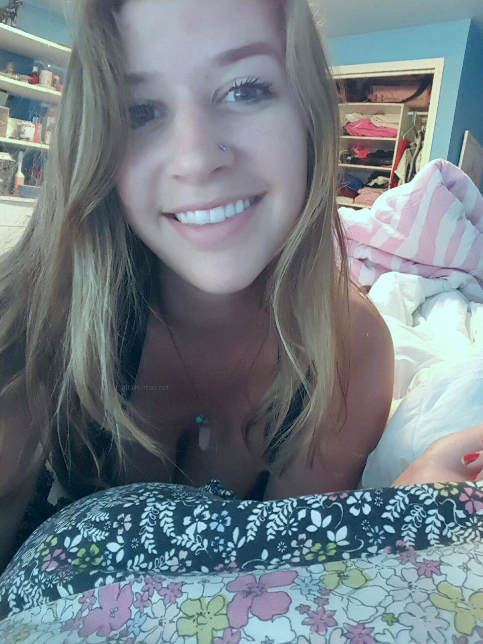 Stunning Young Girl's Busty Selfie - Explicit Photo of Perfect Breasts