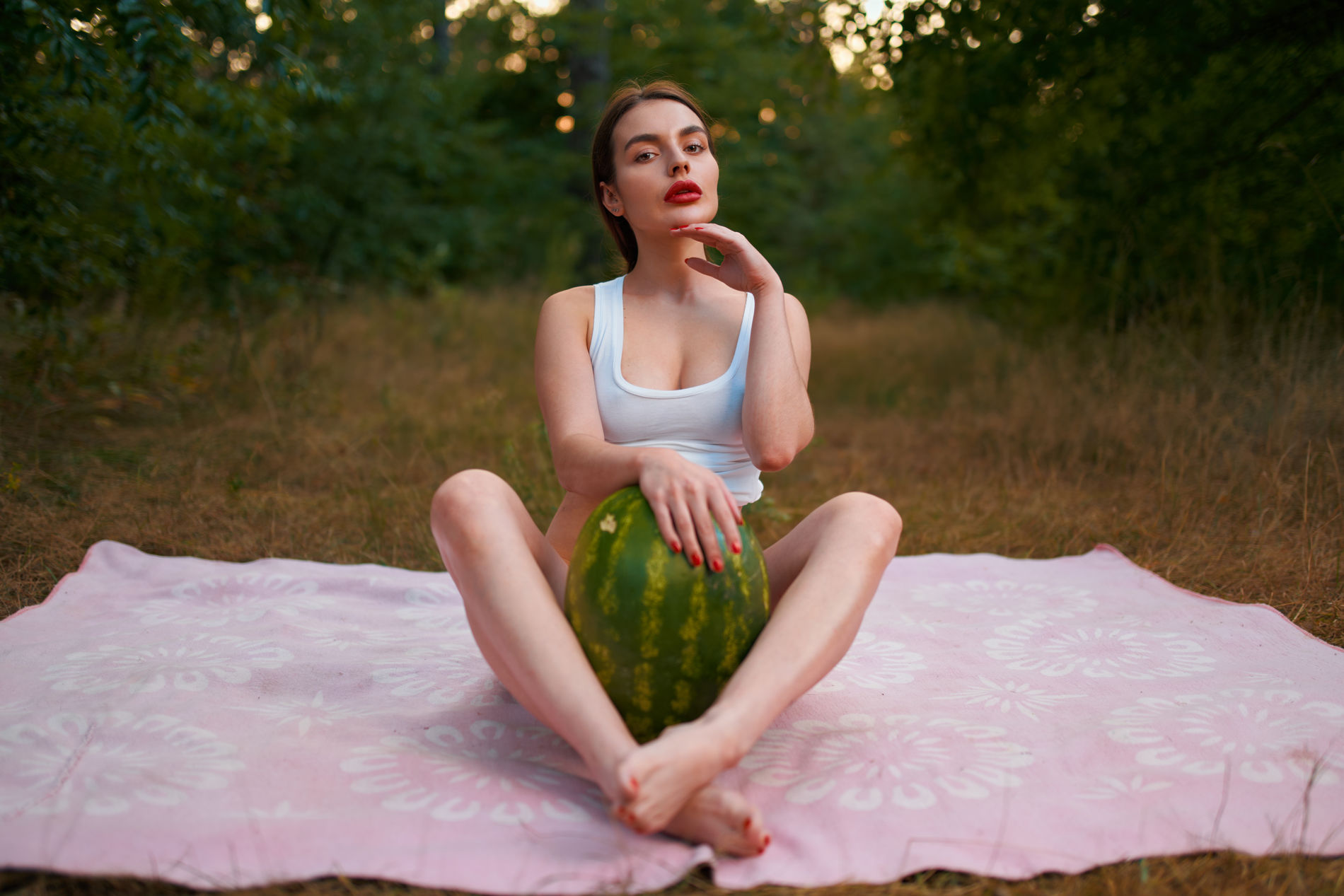 Stunning Naked Wife Poses Explicitly for Home Photo Collection