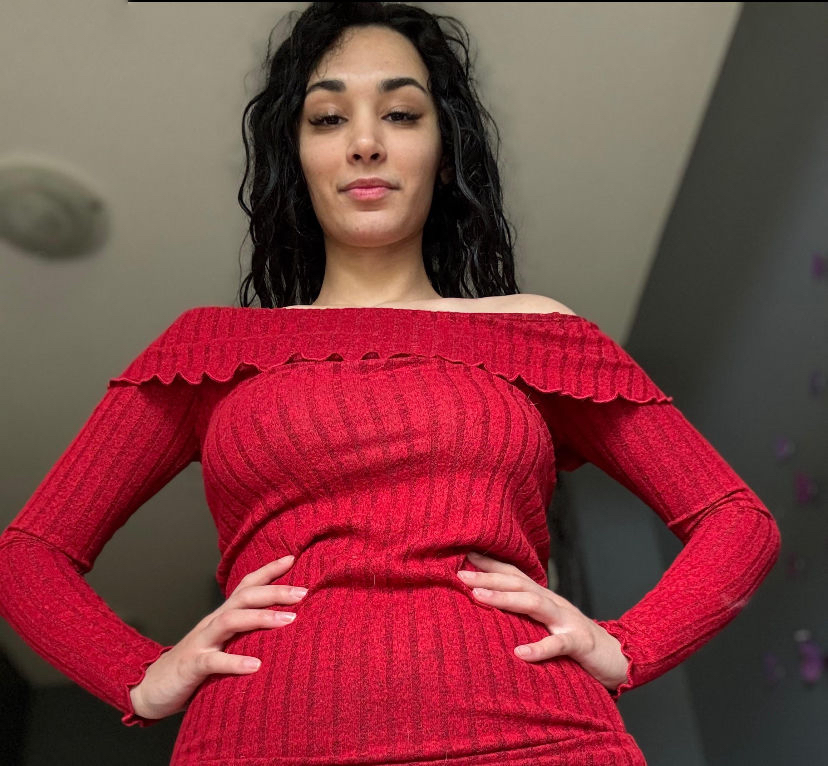 Seductive Beauty with Bountiful Breasts and Lush Pubic Hair – photo 1