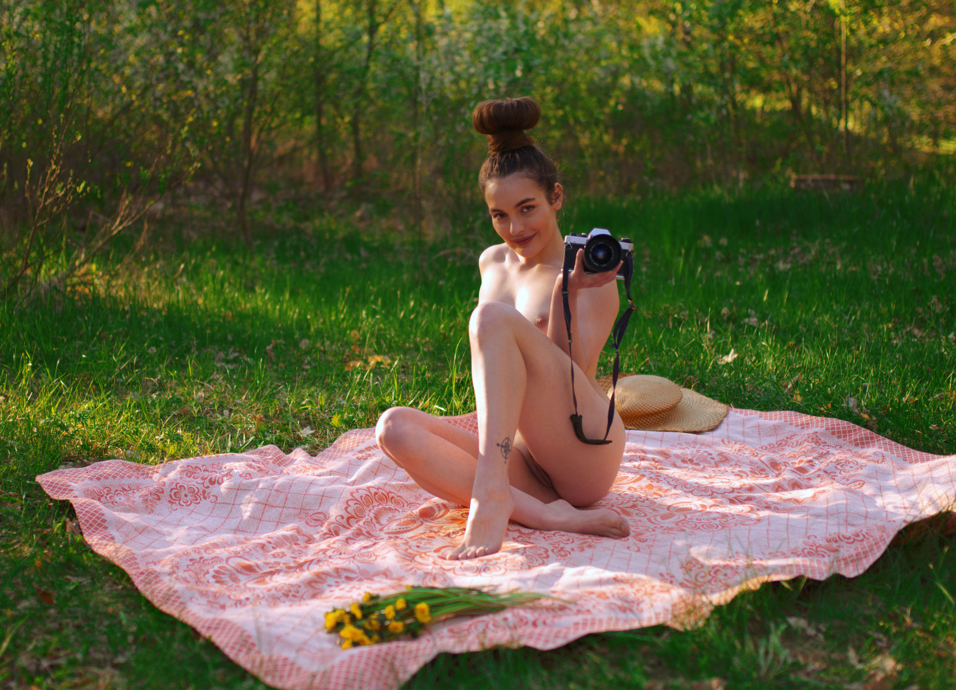 Free Explicit Photos of Bold Girl with Juicy Booty