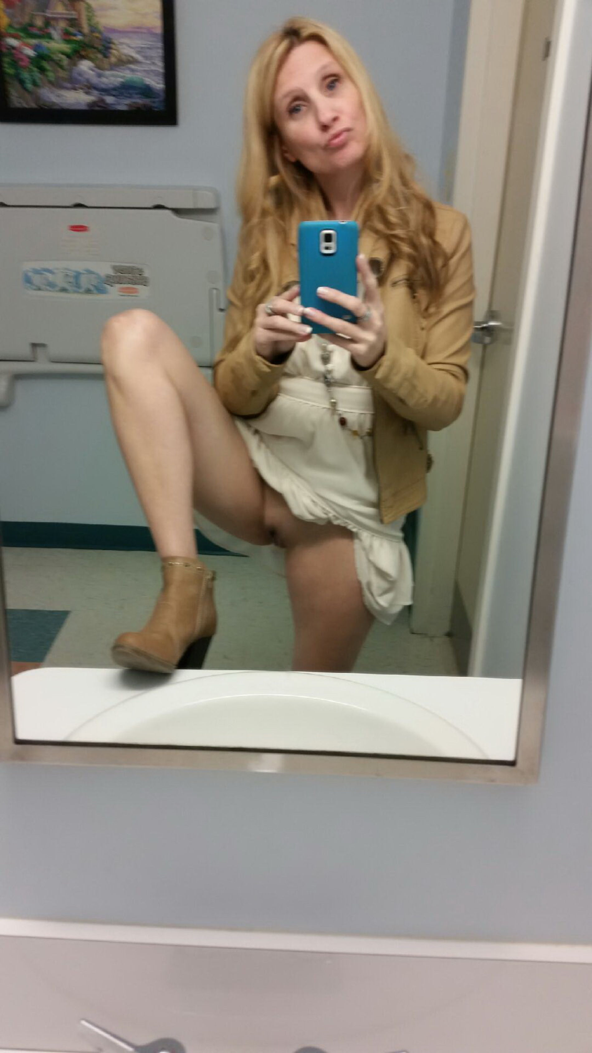 Intimate Photos of Sexy Mature Woman - Explicit Milf Erotica