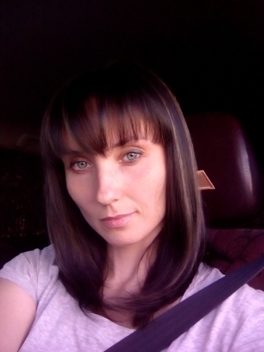 Brunette Shows Off Boobs and Hairy Pussy in Explicit Display – photo 1