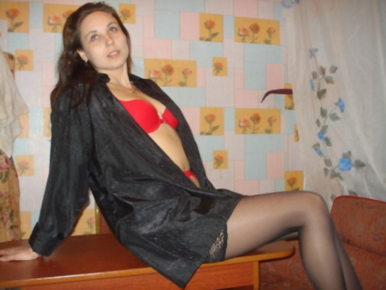 Brunette Shows Off Boobs and Hairy Pussy in Explicit Display