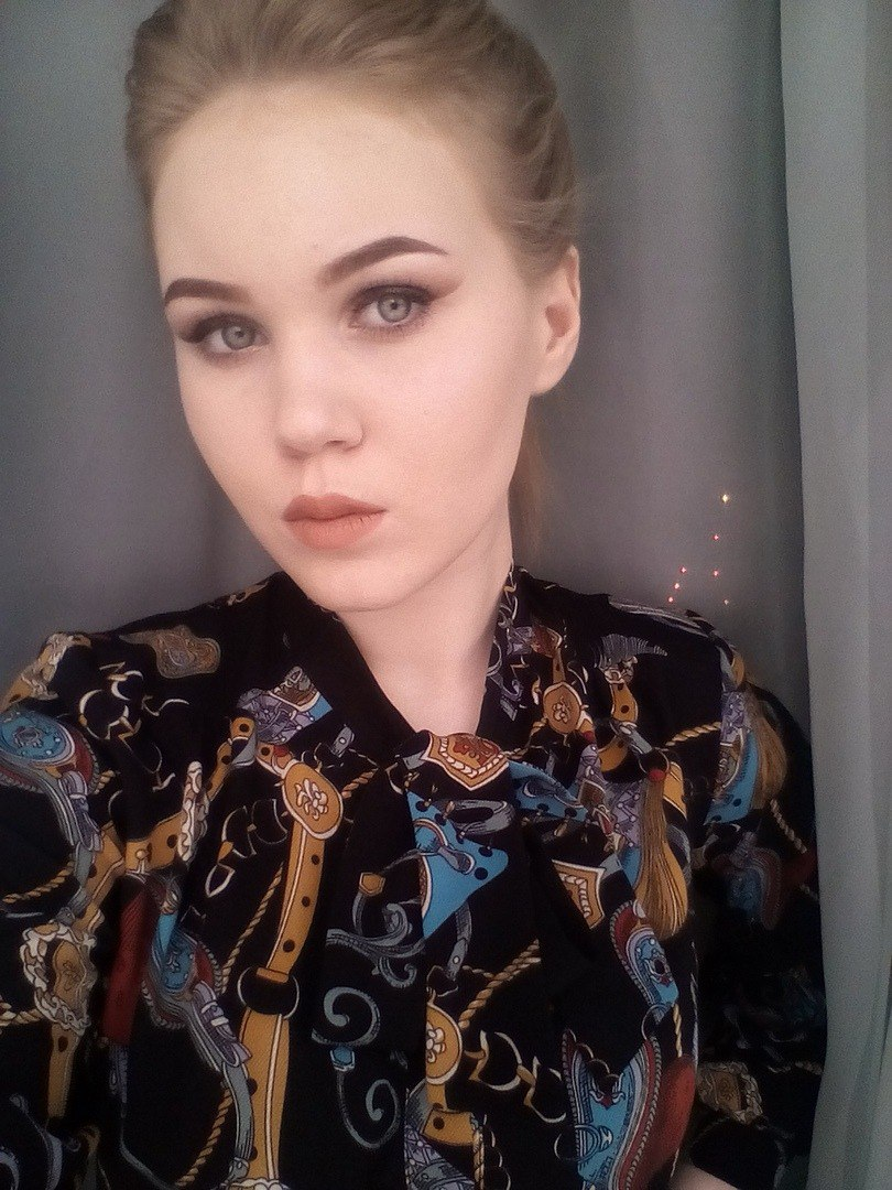 Naked Beauty in Erotic Photos with Wet Intimate Area