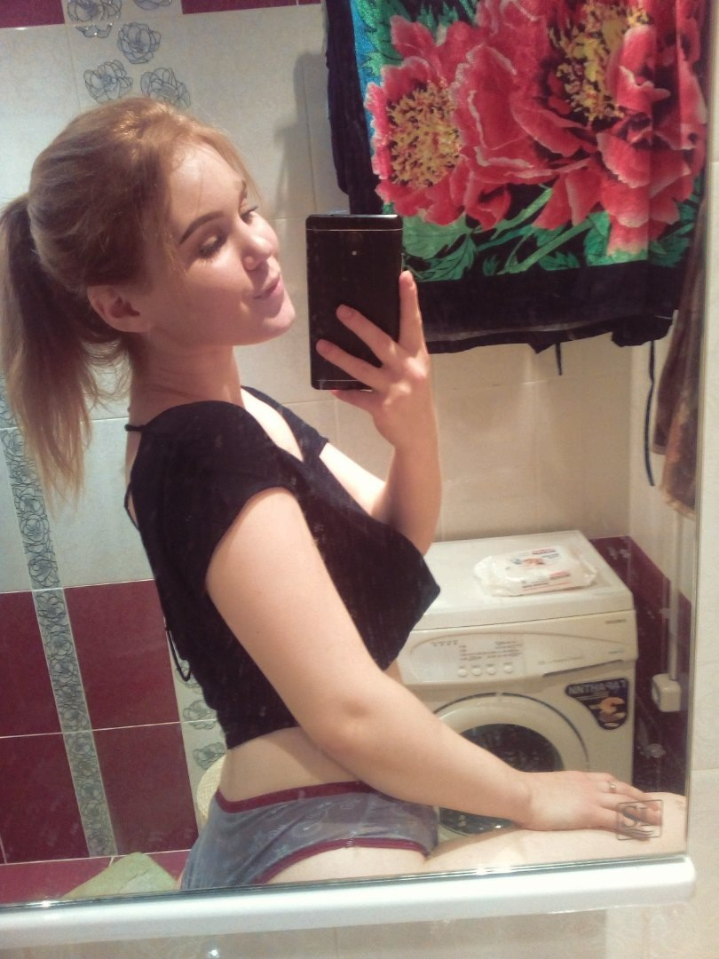 Naked Beauty in Erotic Photos with Wet Intimate Area