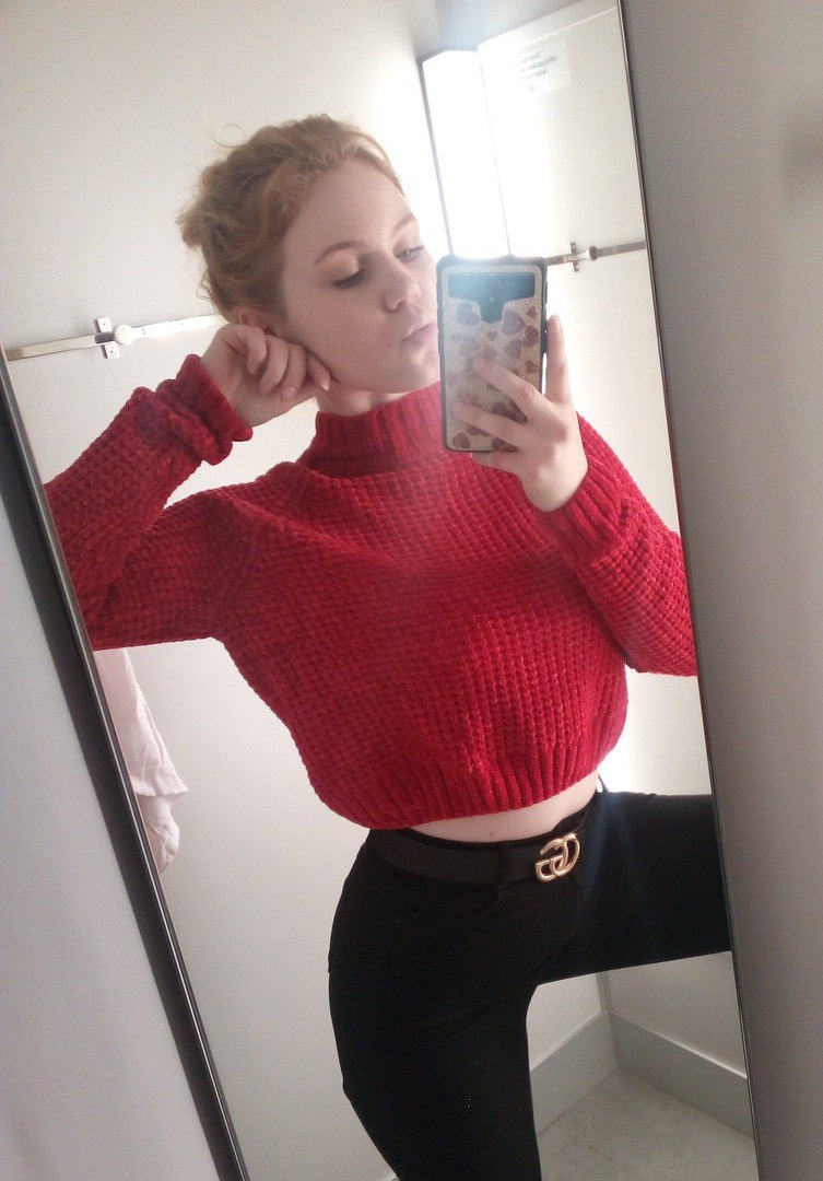 Naked Beauty in Erotic Photos with Wet Intimate Area