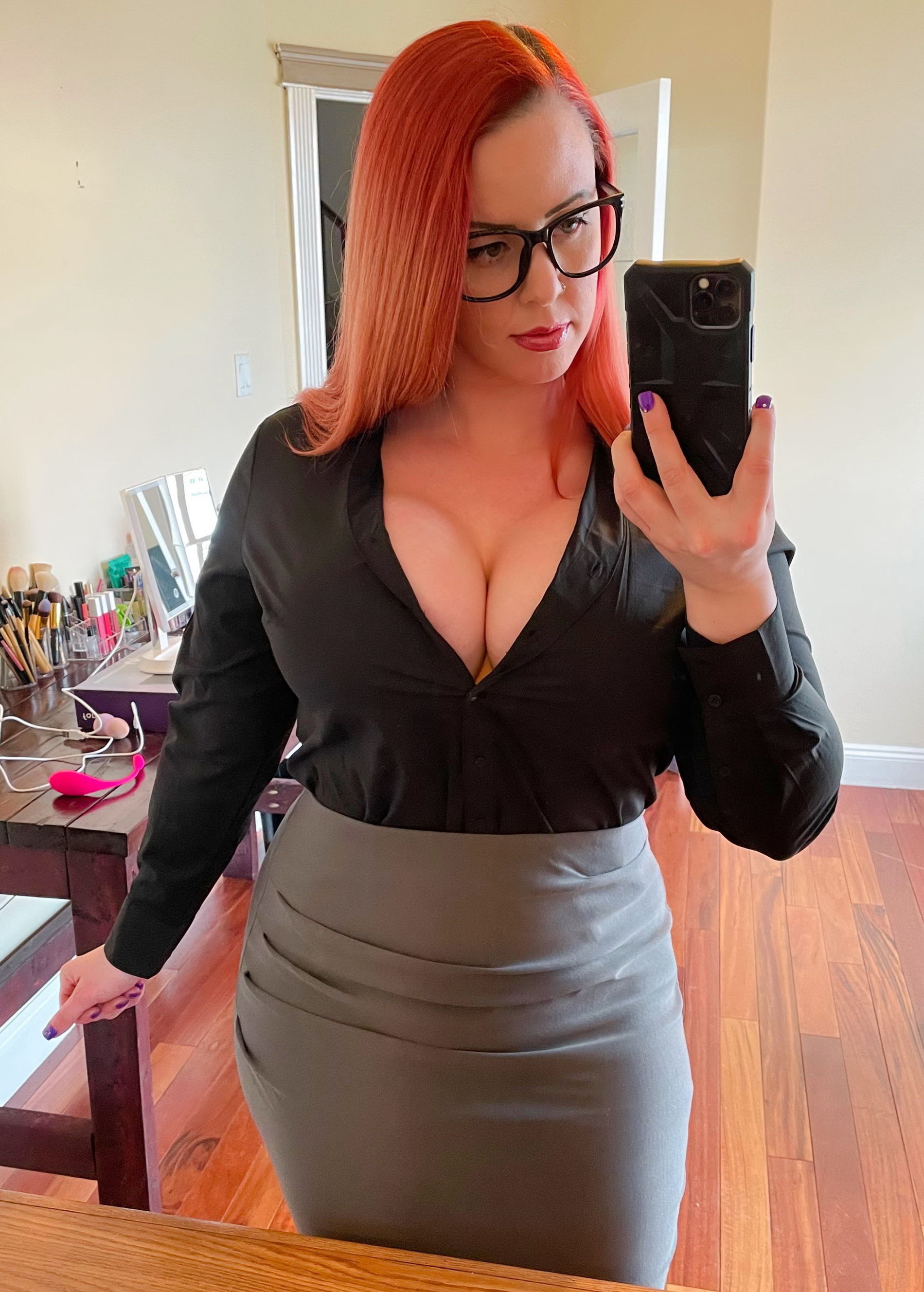 Seductive Woman with Stunning Figure Dyed Hair Bright Red – photo 1