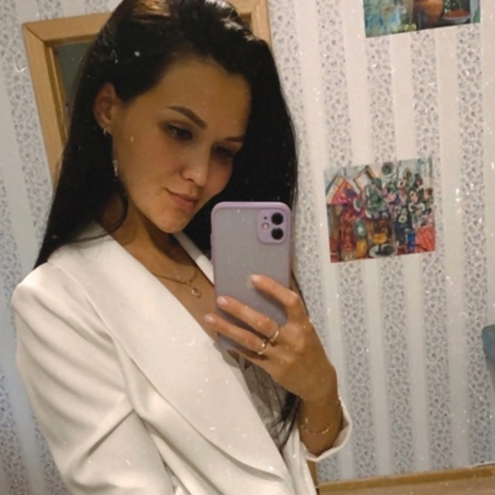 Nude Woman with Sexy Ass in Explicit Photos