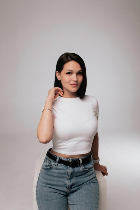 Nude Woman with Sexy Ass in Explicit Photos