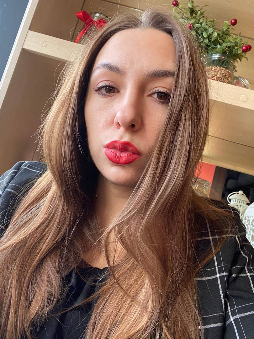 Naked Selfie: Bold Girl Captures Herself in the Nude – photo 1