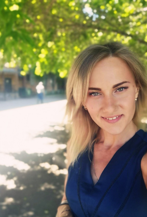 Attractive Woman Enjoying Hardcore Sex in Porn Photos – photo 1