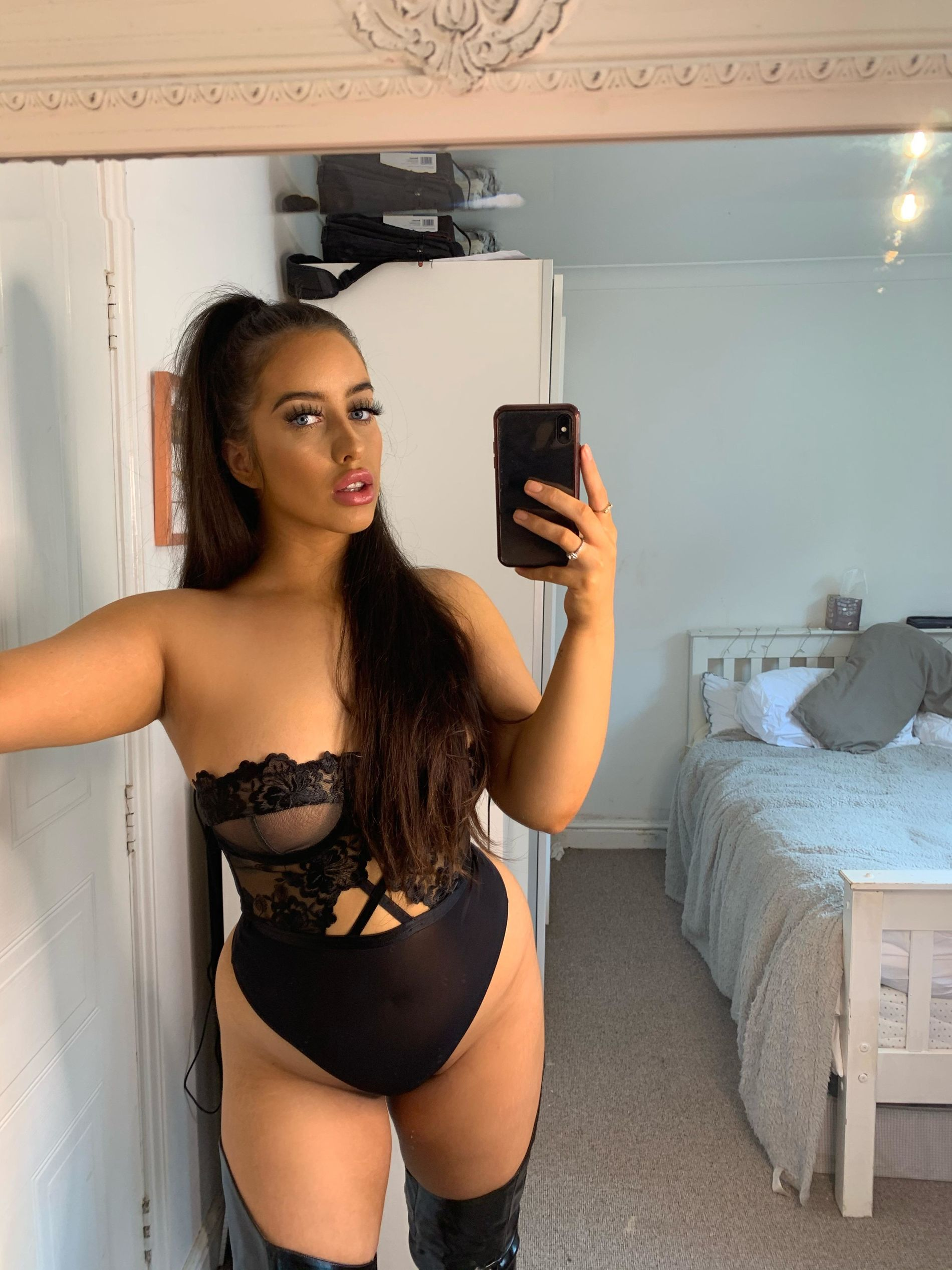 Showing off juicy lips and sexy body in seductive photo shoot