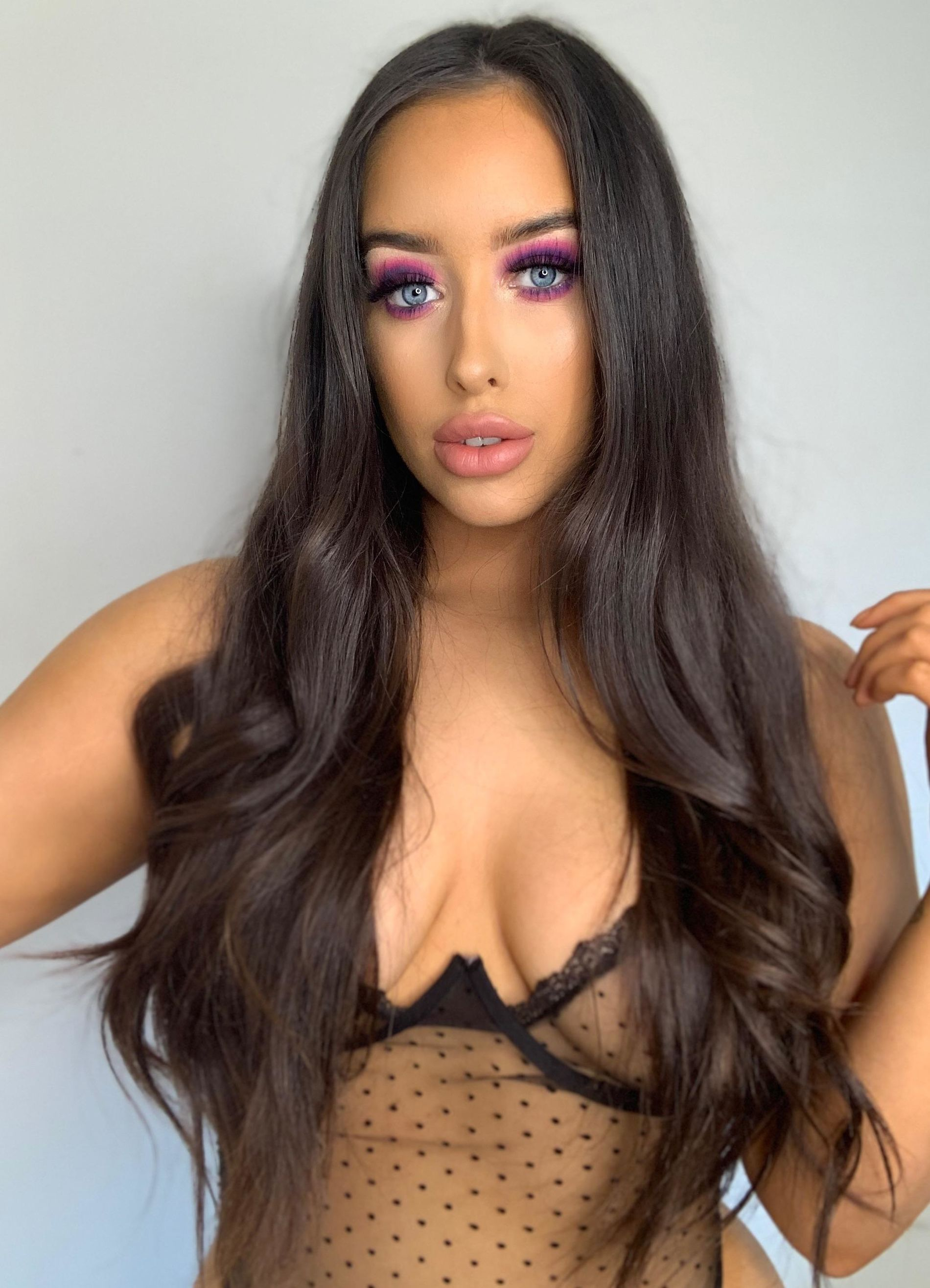 Showing off juicy lips and sexy body in seductive photo shoot