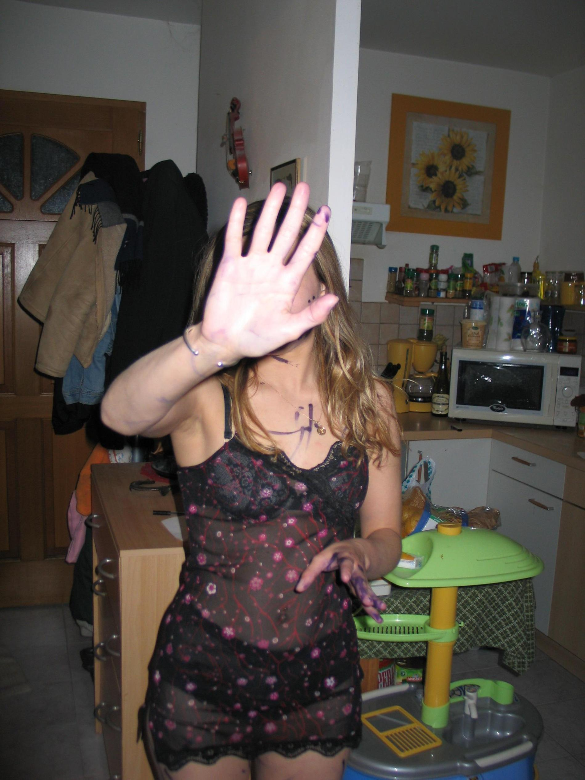 Expert Blowjob and Nude Posing: Hot Babe Shows Off Skills