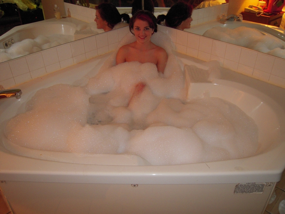 Playful Girl Takes Bath and Gives Blowjob