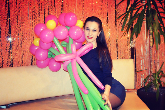 Hot MILF Lets Boyfriend Take Explicit Sex Photos